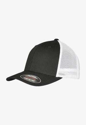 Svart caps med solid front og hvit netting bak. Har en buet skjerm og en logo klistremerke på siden. Laget av pustende materialer.