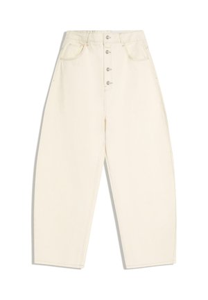 Vysoký pás, široké nohavice krémovej farby s predným zapínaním na gombíky a bočnými a zadnými vreckami na bielom pozadí.