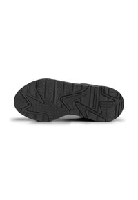 Semelle de chaussure de sport noire en caoutchouc texturé, avec un motif de prise et des rainures stratégiquement placées pour l'adhérence et la flexibilité.