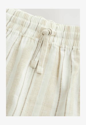 Könnyű, bézs és fehér csíkos rövidnadrág, elasztikus derékrésszel és zsinóros részlettel, texturált anyagból.
