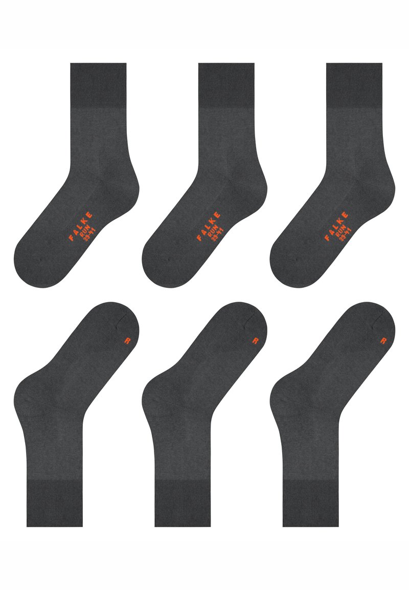 Seši tumši pelēki sporta zeķu pāri ar rievotām aprocēm, trīs priekšējie skati ar uzrakstu "FALKE RUN SOFT" oranžā krāsā, trīs slīpi sānskati ar oranžu "R" uzlīmi.