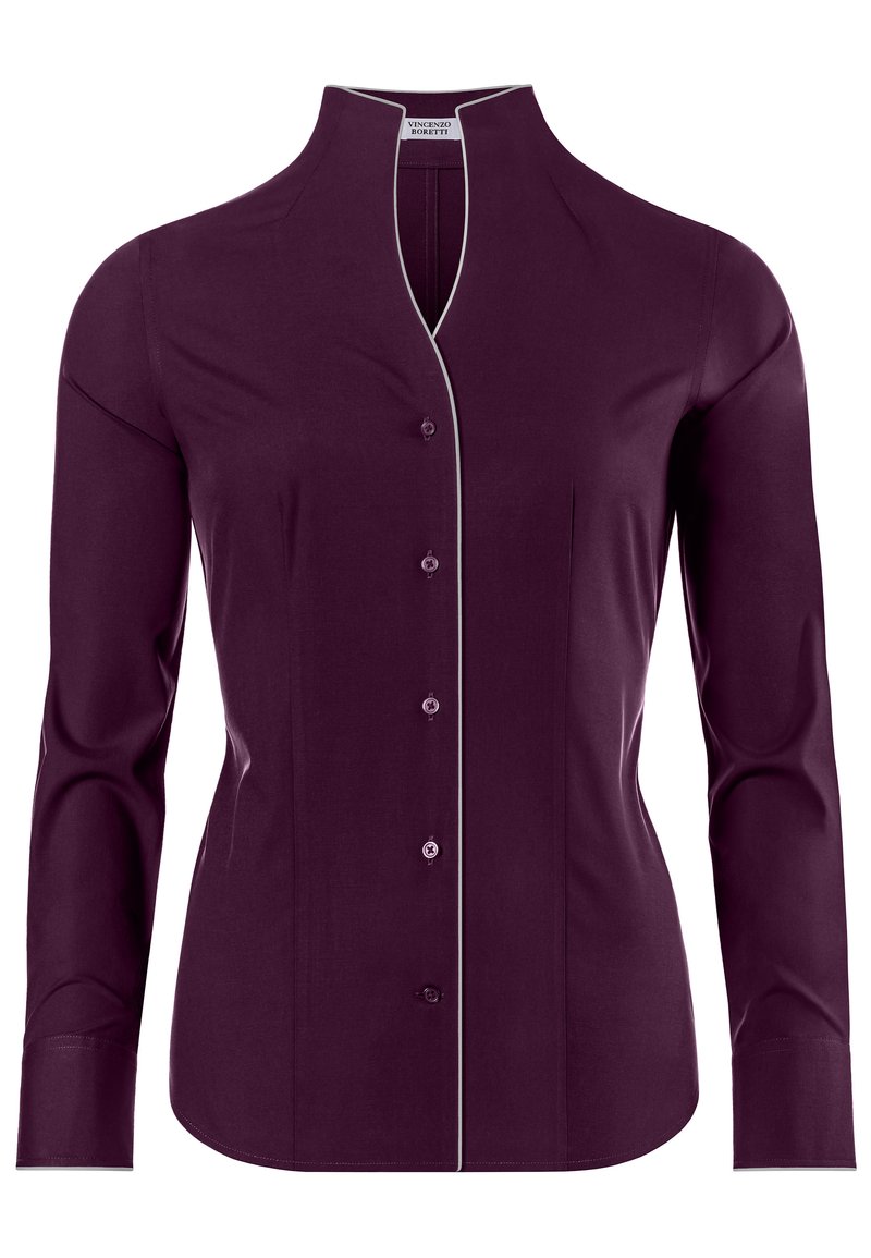 Bordeaux langlopende shirt met hoge kraag, knoopsluiting aan de voorkant en witte pipingdetails langs de naden. Gladde, textuurstof.