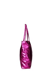 Metalen roze draagtas met twee schouderbanden, met een glad, glanzend oppervlak en een rechthoekige vorm. Geen zichtbare hardware of patronen.