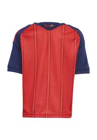 Červený a námornícky modrý futbalový dres s krátkymi rukávmi, s vertikálnymi žltými pruhmi a nápisom „España“ na zadnej časti pri krku.