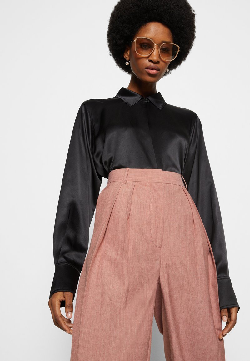 Damen Bekleidung | Victoria Beckham DOUBLE PLEAT SLOUCH TROUSER Stoffhose peach melange/pink - NK49715 Damen Bekleidung | Victoria Beckham DOUBLE PLEAT SLOUCH TROUSER Stoffhose peach melange/pink - NK49715