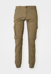 Pantalon cargo kaki avec poignets élastiques, fermeture par bouton et fermeture éclair, passants pour ceinture et poches à rabat sur les deux cuisses.