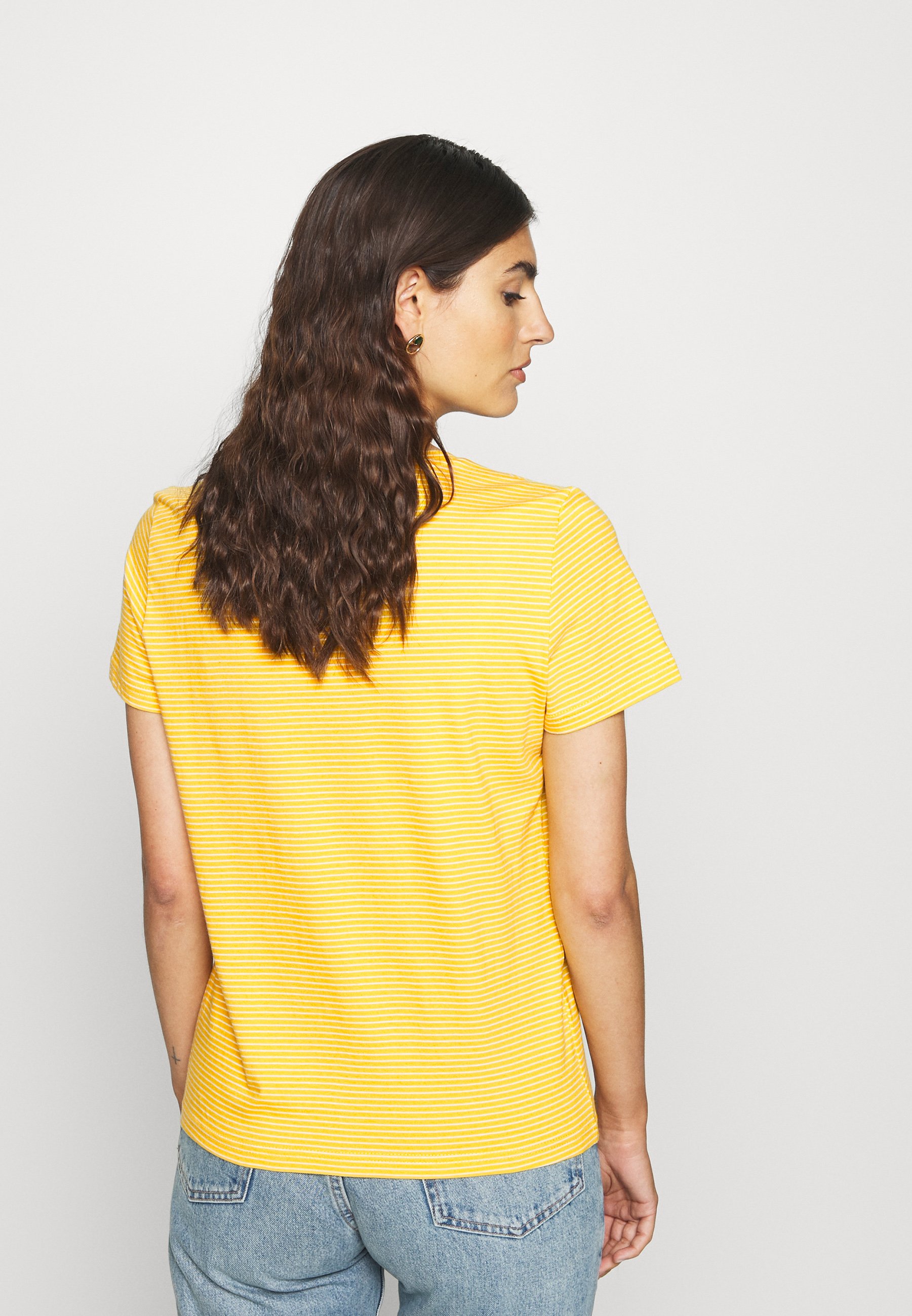 TOM TAILOR T shirts med print yellow Zalando.no TOM TAILOR SLUB CREW NECK - T-shirts med print - deep golden yellow