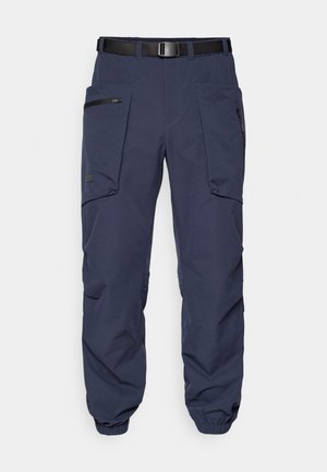 Pantalons cargo bleu marine en tissu durable, dotés de plusieurs poches, d'une ceinture, de poignets élastiques et d'une coupe décontractée.