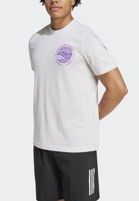 adidas Performance RACKET SPORT REBELS GRAPHIC - Print T-shirt - dash grey