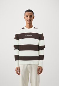 Guess Jeans STRIPED - Strickpullover - regal brown/warm