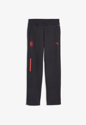 Sorte atletikbukser med elastisk taljebånd, rødt Puma-logo på højre lår, AC Milan-emblem på venstre lår og rød lynlåslomme på venstre ben.