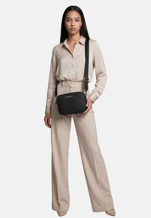 Gian Marco Venturi, GIAN MARCO VENTURI CROSSBODY BAG - Schoudertas - black