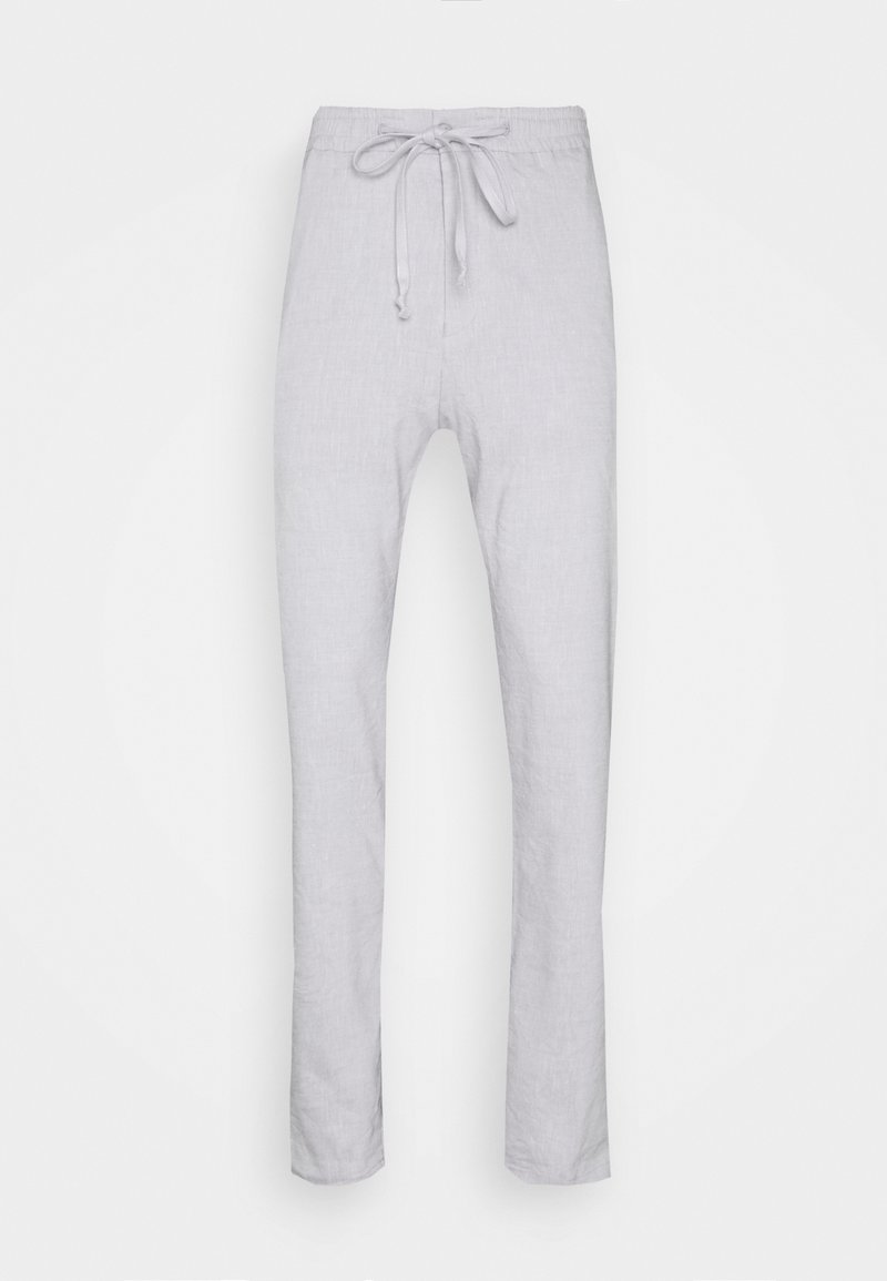 Světlé šedé lněné kalhoty s páskem na stahování, slim fit, hladká textura, rovný střih a bez viditelných vzorů.