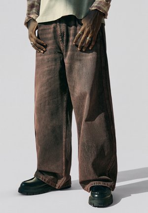 Bershka, SKATE - JEANS - Jean boyfriend - brown