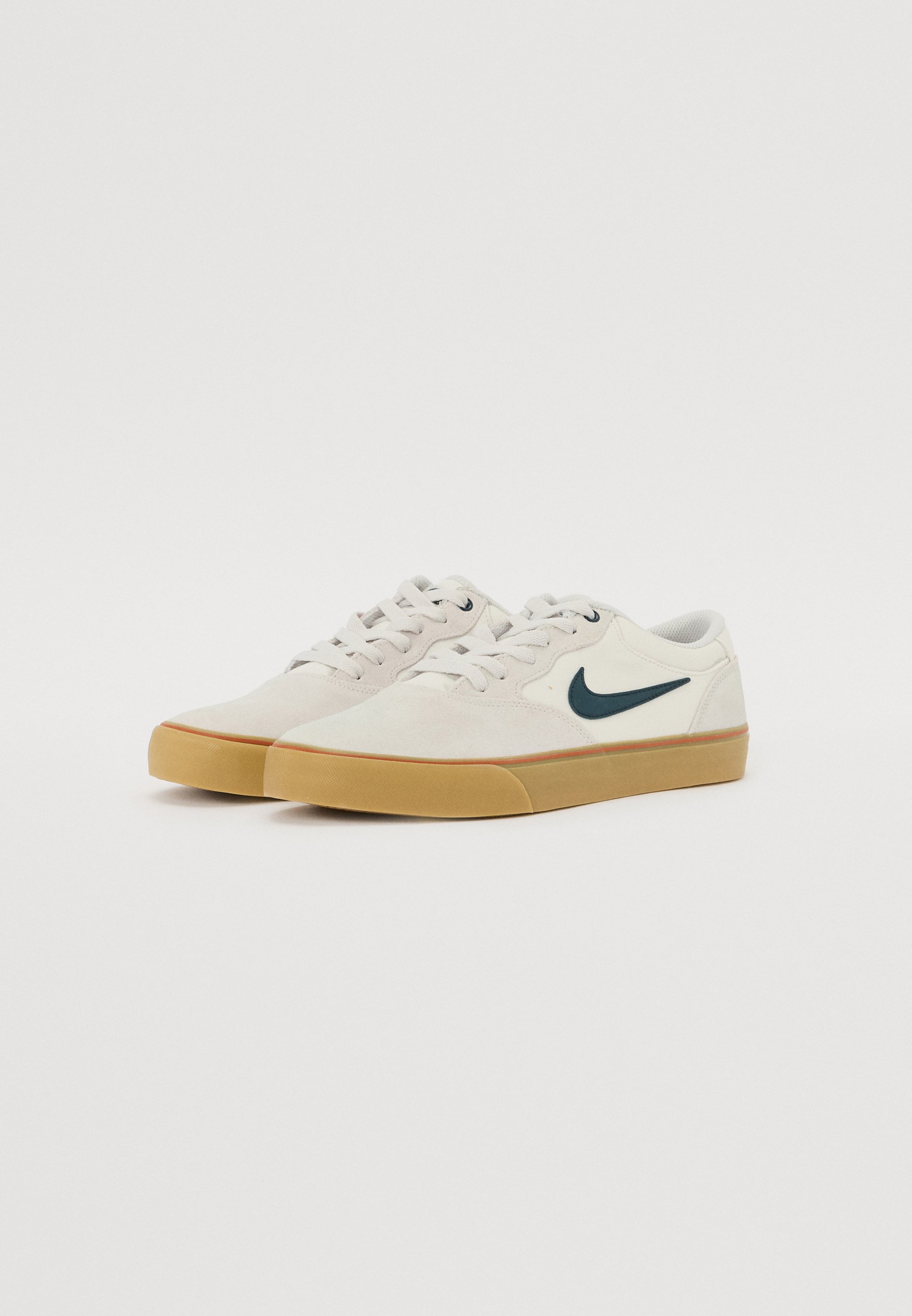 nike sb chron slr suede mix sneakers in white