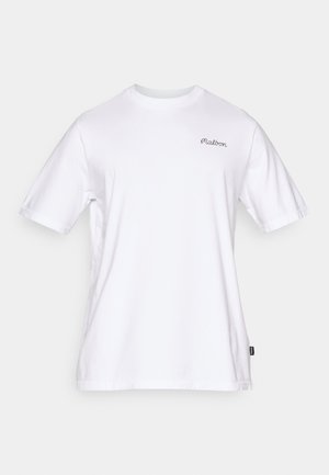 Weißes Baumwoll-T-Shirt mit Rundhalsausschnitt und kurzen Ärmeln. Verfügt über ein kleines schwarzes gesticktes Logo auf der Brust und ein gewebtes Etikett an der Seite.