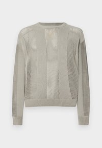 Ανοιχτό γκρι πουλόβερ με συνδυασμό μονόχρωμων και υφασμένων διχτυωτών σχεδίων, με στρογγυλή λαιμόκοψη και ριμπ μανσέτες και τελείωμα.
