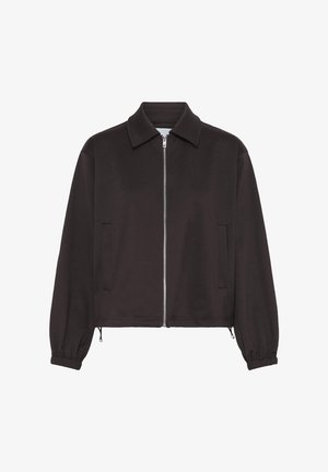 Mustast lukuga jope terava krae, pika varrukaga, elastsete mansettide, küljetaskute ja reguleeritavate paeltega ääres.