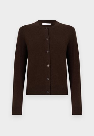 Cardigan maro închis cu mâneci lungi, cu nasturi, guler rotund și manșete și tiv cu nervuri, prezentat pe un fundal simplu.