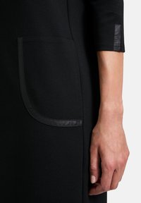 Betty Barclay MIT KRAGEN - Vardagsklänning - schwarz