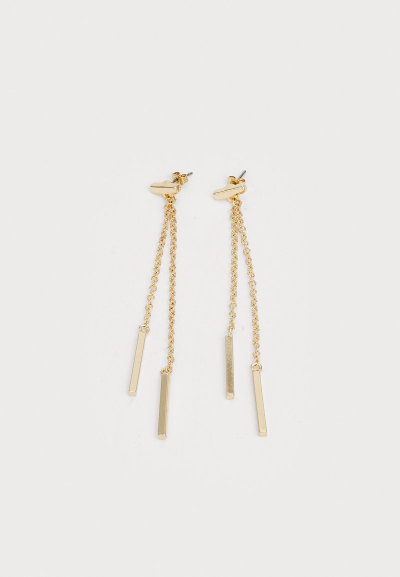 Boucles d'oreilles en or avec un design minimaliste, comprenant trois pendentifs en barres verticales attachés à des chaînes, offrant une silhouette élégante et allongée.