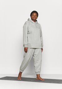 adidas Performance STUDIO - Camisola - medium grey heather/white