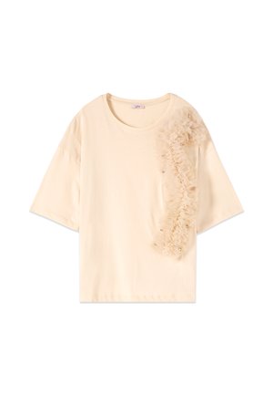 Beige Kurzarm-T-Shirt mit rundem Ausschnitt und vertikaler Rüschentüll-Verzierung, die vorne rechts mit kleinen Perlen verziert ist.