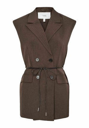 Blazer senza maniche marrone con colletto strutturato, chiusura a doppio bottone, tasche laterali e cintura. Realizzato in tessuto testurizzato con sottili righe.