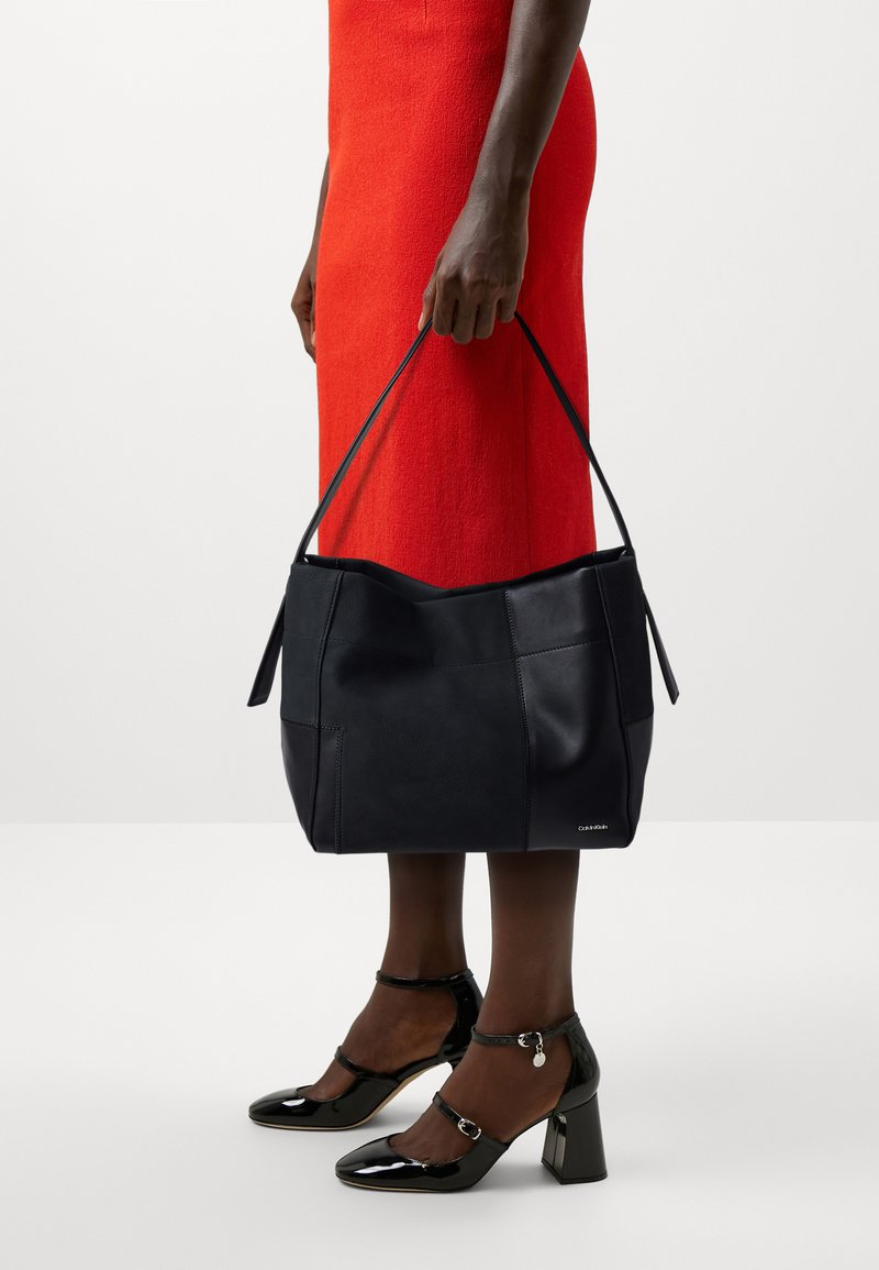 Calvin Klein TEXTURE BLOCK MEDIUM - Handbag - black - Zalando.ie