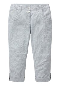 Pantaloni cropped grigio chiaro con sottili strisce verticali, due tasche frontali, chiusura con bottone, passanti per cintura e orli arrotolati.