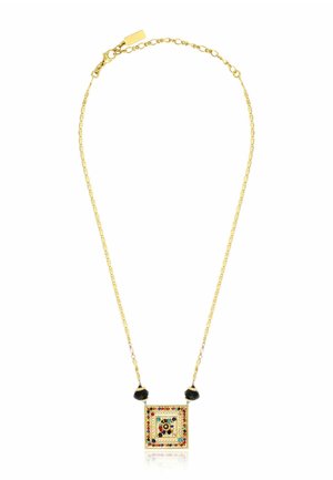 Collier chaîne en or avec pendentif carré orné de pierres précieuses multicolores et deux perles noires de chaque côté du pendentif.