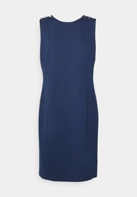 Vestido sin mangas de color azul marino hecho de una tela suave, con botones plateados decorativos en los hombros y una silueta recta.