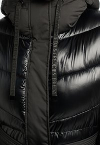 Frieda & Freddies Abrigo de invierno - black