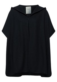 Czarny kapturowy płaszcz zapinany na zamek z szerokimi rękawami i luźnym krojem, wiszący na białym tle.