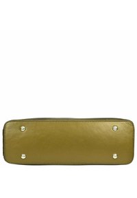 Olivengrüne Lederhandtasche in rechteckiger Form, mit silbernen Hardwareakzenten und vier Metallfüßen am Boden für Stabilität.
