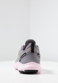 Nike Performance Hardloopschoenen voor op de weg - grey