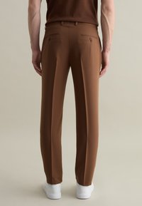 PIOMBO ELEGANT  - Chino - leather brown