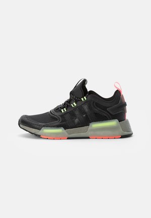 adidas Originals NMD V3 - Zapatillas - core black/core black/signal green