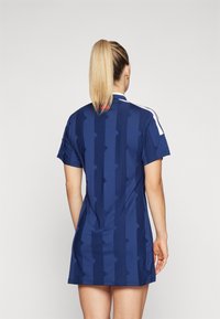 adidas Sportswear TIRO CUT STRIPES TSHIRT DRESS - Jerseyklänning - team navy blue/white/better scarlet