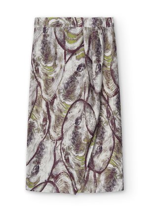 Rok tot op kniehoogte met een hoge taille, met een abstract houtnerfpatroon in groene, bruine en witte tinten.