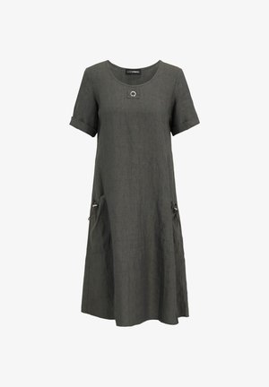 Dunkelgraues Kleid mit kurzen Ärmeln, Rundhalsausschnitt, dekorativem Metallringdetail und verstellbaren Kordelzugtaschen auf jeder Seite.