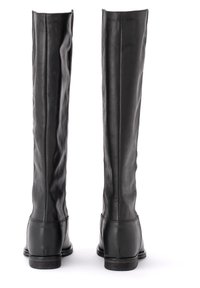 Bottes en cuir noir jusqu'au genou avec une texture lisse, une silhouette droite et un matériel minimal. Coutures visibles le long du dos.