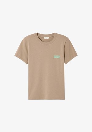 Beežist puuvillast t-särk ümara kaelusega ja lühikeste varrukatega. Vasakul rinnal väike roheline "AMERICAN VINTAGE" logo.