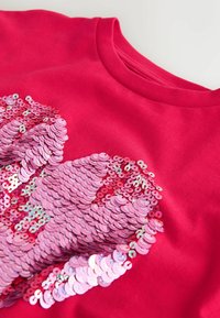 Nevybráno, red heart