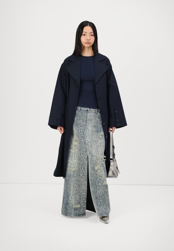 AUNE JOSEFINE - Trenchcoat - sky captain3