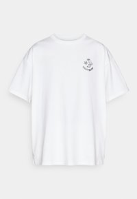 Tricou alb din bumbac, cu mânecă scurtă, guler rotund și un mic grafic negru care prezintă o mână și o stea pe piept.