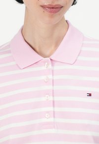 Tommy Hilfiger Poloshirts - classic pink/ecru