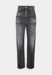 Vaqueros de mezclilla negros de talle alto con un diseño de pierna recta, acabado desgastado, sutil desgaste en las zonas de flexión y el clásico estilo de cinco bolsillos.