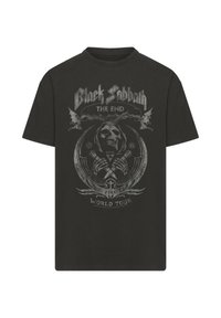 Black short-sleeve t-shirt featuring a graphic design with skull, bats, and crossed swords. Text reads "Black Sabbath The End World Tour."