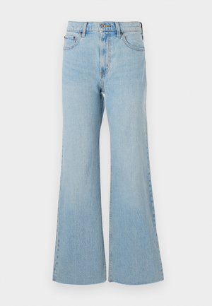 Lyseblå denim flared jeans med høy midje, med klassisk knapp- og glidelås-lukking, og lett falming gjennom stoffet.